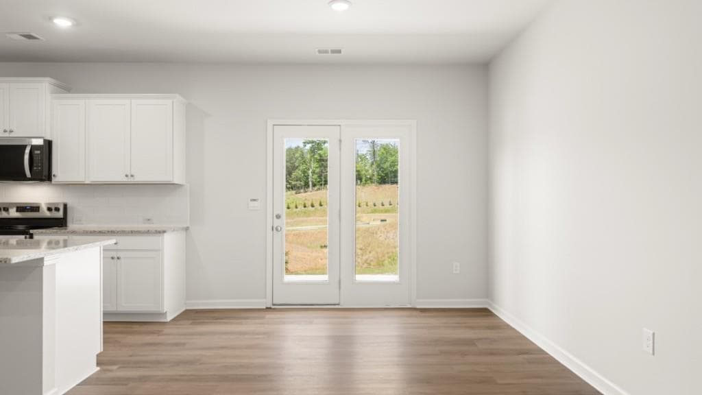 3 bedroom, 3 bathroom, 2,195 sq ft townhouse for sale at 1825 Meadow Green Circle, Gainesville, GA 30501 — photo 10