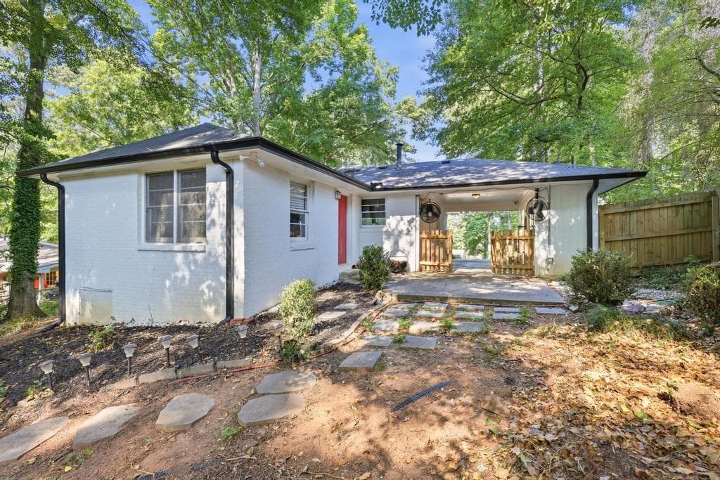 3 bedroom, 2 bathroom, 1,192 sq ft single family residence for sale at 3523 Marcia Drive, Smyrna, GA 30082 — photo 4