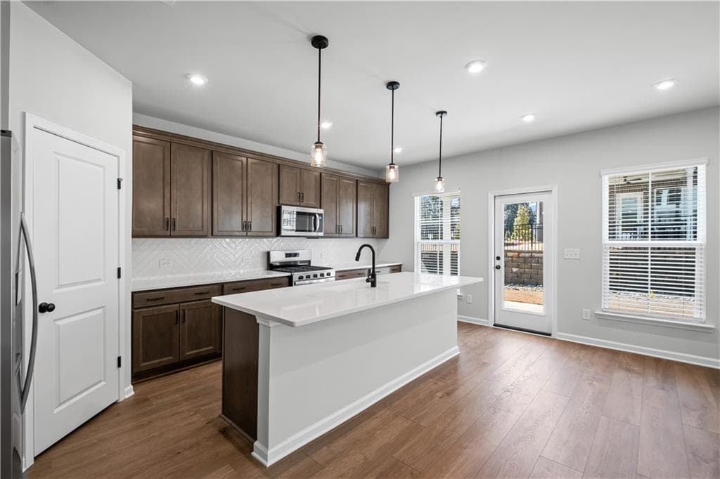 3 bedroom, 3 bathroom, 1,911 sq ft townhouse for sale at 5669 Tillman Way, Powder Springs, GA 30127 — photo 2