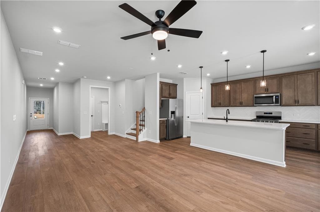 3 bedroom, 3 bathroom, 1,911 sq ft townhouse for sale at 5669 Tillman Way, Powder Springs, GA 30127 — photo 3