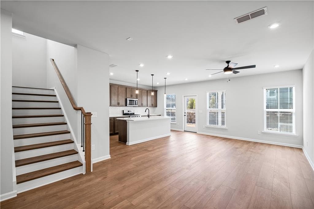 3 bedroom, 3 bathroom, 1,911 sq ft townhouse for sale at 5669 Tillman Way, Powder Springs, GA 30127 — photo 4