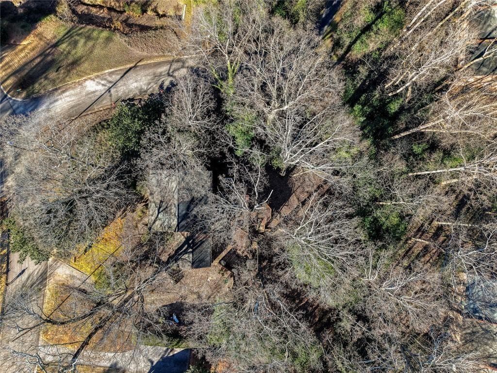 6 bedroom, 8 bathroom, 6,047 sq ft single family residence under contract at 6340 Aberdeen Drive, Sandy Springs, GA 30328 — photo 3