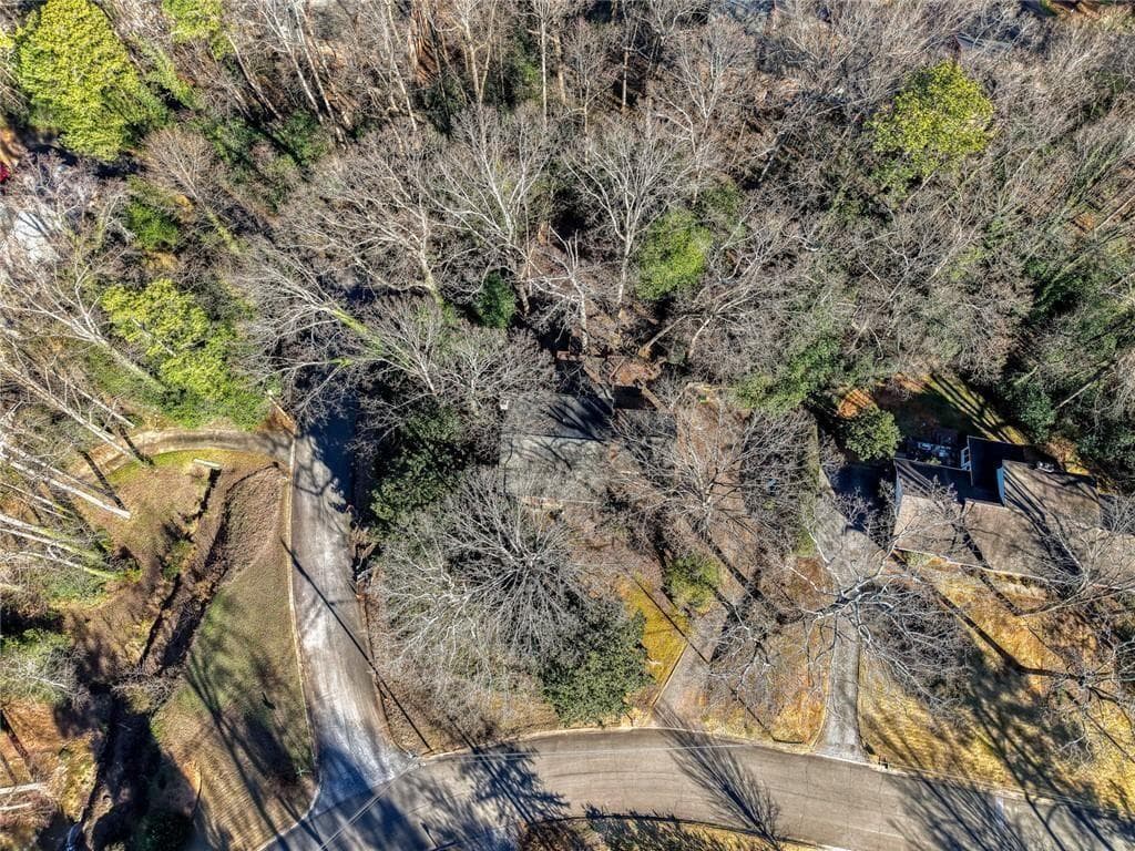 6 bedroom, 8 bathroom, 6,047 sq ft single family residence under contract at 6340 Aberdeen Drive, Sandy Springs, GA 30328 — photo 4