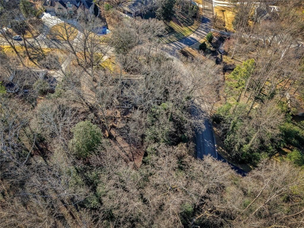 6 bedroom, 8 bathroom, 6,047 sq ft single family residence under contract at 6340 Aberdeen Drive, Sandy Springs, GA 30328 — photo 6
