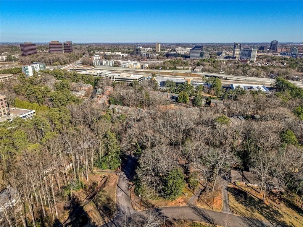 6 bedroom, 8 bathroom, 6,047 sq ft single family residence under contract at 6340 Aberdeen Drive, Sandy Springs, GA 30328 — photo 9