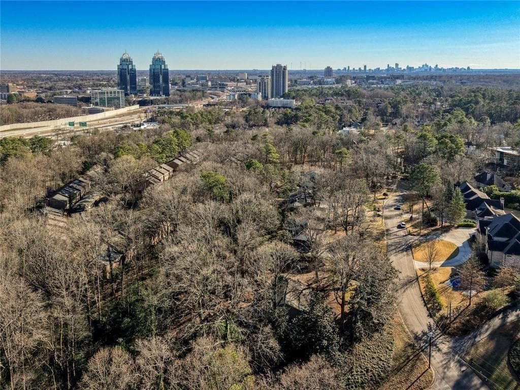 6 bedroom, 8 bathroom, 6,047 sq ft single family residence under contract at 6340 Aberdeen Drive, Sandy Springs, GA 30328 — photo 10