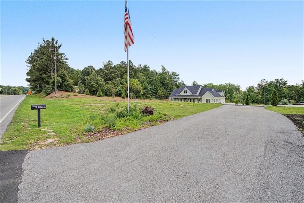 4 bedroom, 5 bathroom, 2,753 sq ft single family residence for sale at 2700 Old Cartersville Road, Dallas, GA 30132 — photo 3