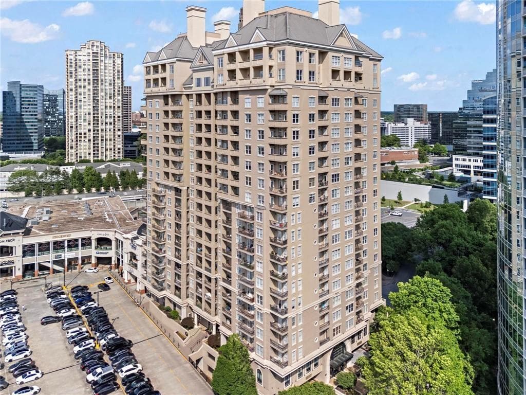 1 bedroom, 1 bathroom, 1,025 sq ft condominium for rent at 3334 Peachtree Road 1714, Atlanta, GA 30326 for $1,795 a month — photo 1 of 27