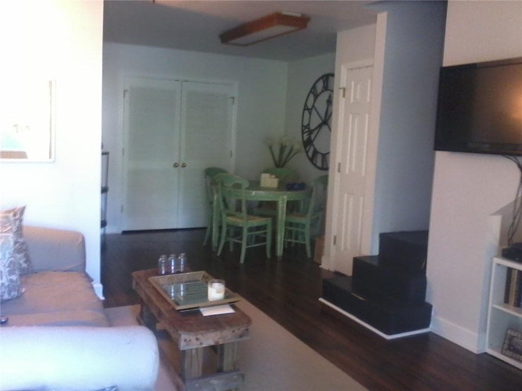 2 bedroom, 2 bathroom, 1,350 sq ft townhouse for sale at 75 E Wesley Road 1, Atlanta, GA 30305 — photo 3