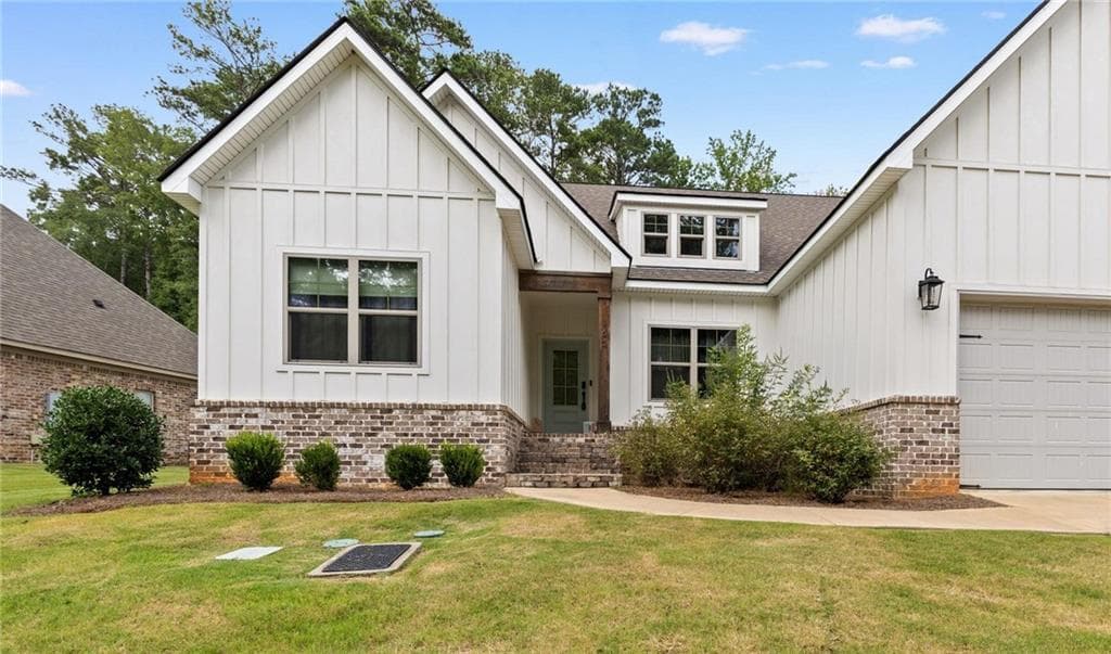 3 bedroom, 2 bathroom, 2,414 sq ft single family residence under contract at 153 Southside Circle, Auburn, AL 36832 — photo 2