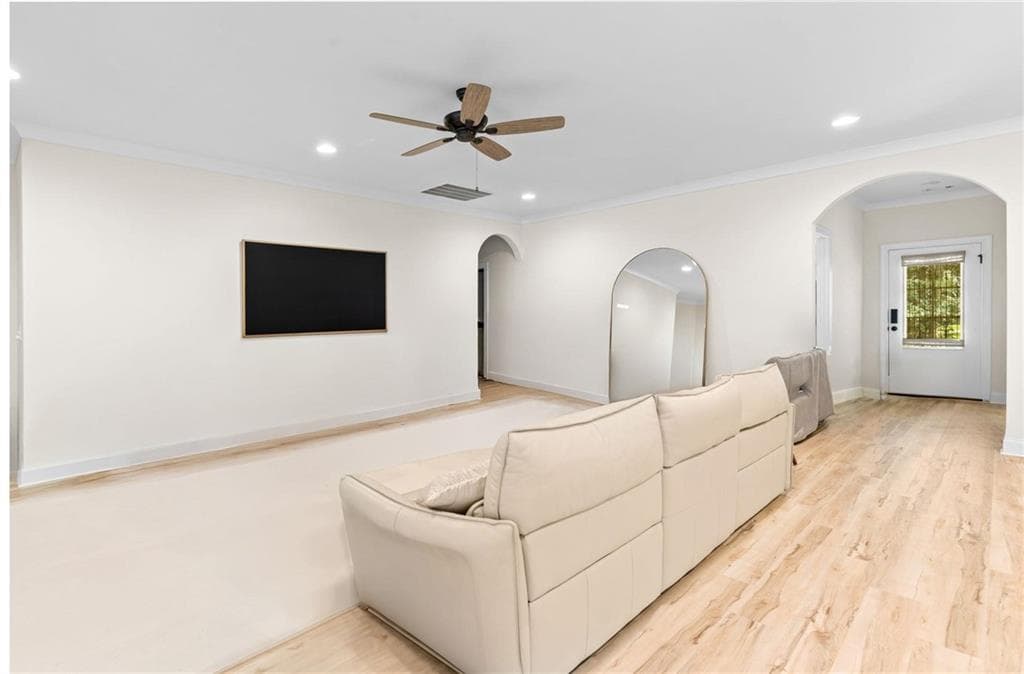 3 bedroom, 2 bathroom, 2,414 sq ft single family residence under contract at 153 Southside Circle, Auburn, AL 36832 — photo 3