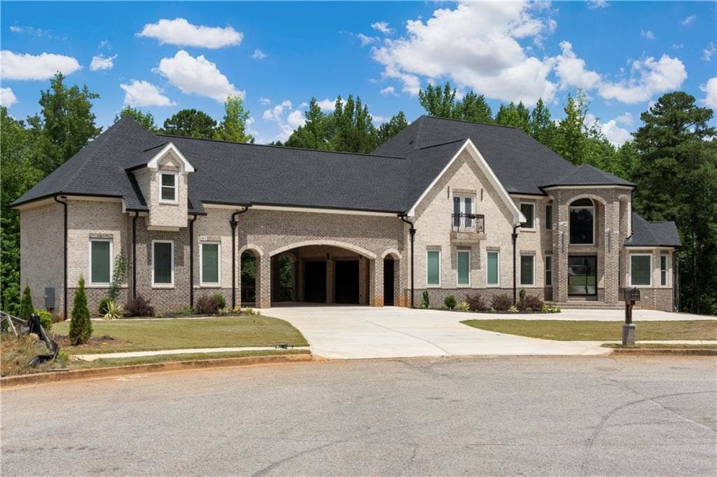 5 bedroom, 6 bathroom, 4,259 sq ft single family residence under contract at 381 Vicki Lane, Stockbridge, GA 30281 — photo 2