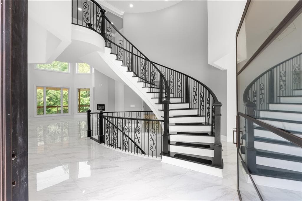 5 bedroom, 6 bathroom, 4,259 sq ft single family residence under contract at 381 Vicki Lane, Stockbridge, GA 30281 — photo 4