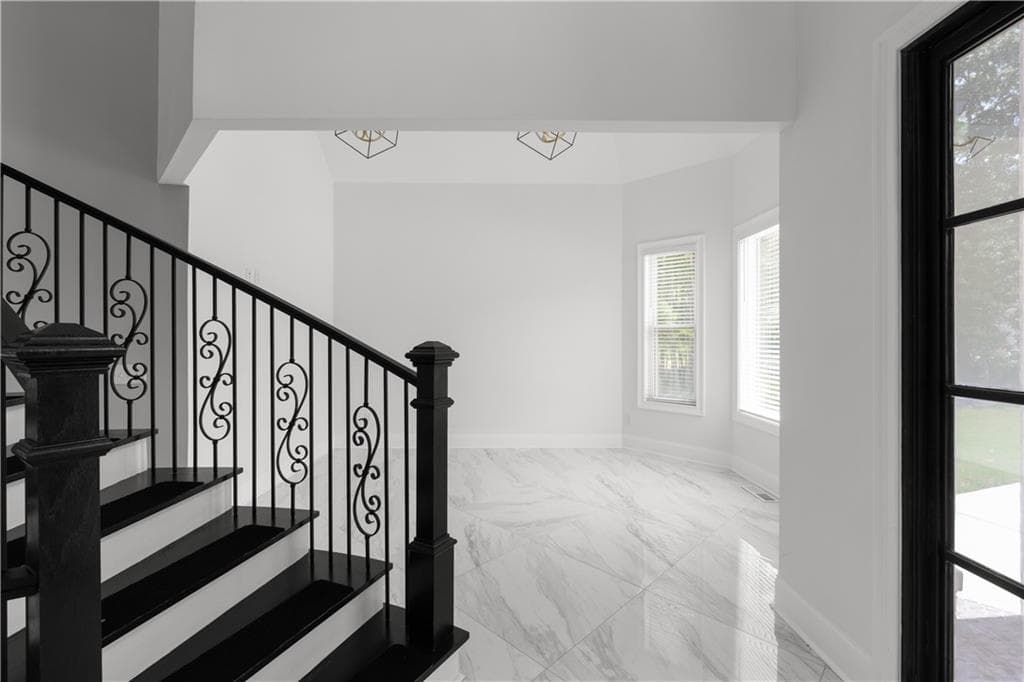 5 bedroom, 6 bathroom, 4,259 sq ft single family residence under contract at 381 Vicki Lane, Stockbridge, GA 30281 — photo 6