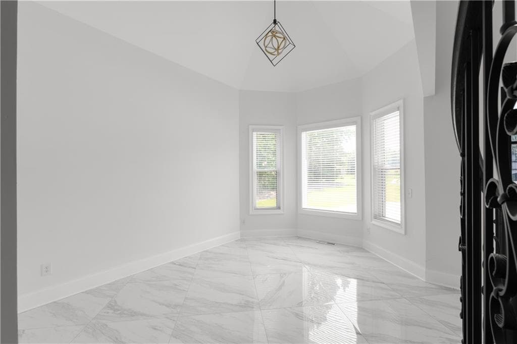 5 bedroom, 6 bathroom, 4,259 sq ft single family residence under contract at 381 Vicki Lane, Stockbridge, GA 30281 — photo 7