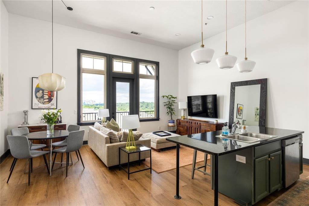 1 bedroom, 1 bathroom, 903 sq ft condominium under contract at 1195 Milton Terrace #4406, Atlanta, GA 30315 — photo 2
