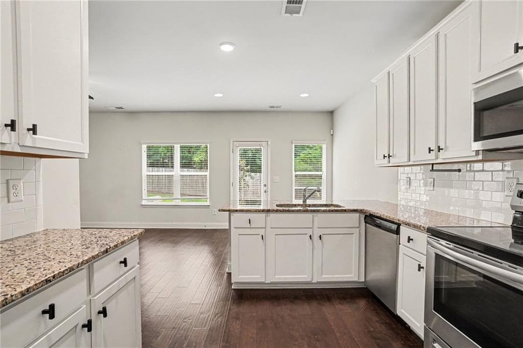 3 bedroom, 3 bathroom, 1,628 sq ft townhouse for sale at 10139 Benton Woods Drive, Covington, GA 30014 — photo 8