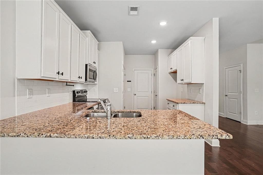 3 bedroom, 3 bathroom, 1,628 sq ft townhouse for sale at 10139 Benton Woods Drive, Covington, GA 30014 — photo 9