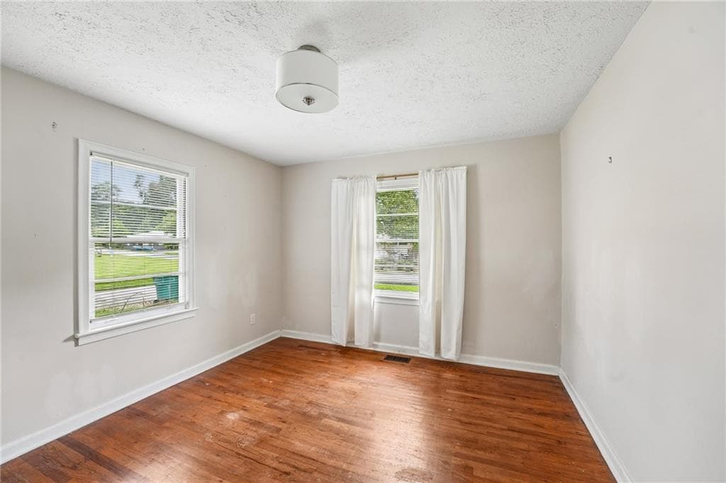 3 bedroom, 1 bathroom, 964 sq ft single family residence under contract at 1040 McLinden Avenue, Smyrna, GA 30080 — photo 9