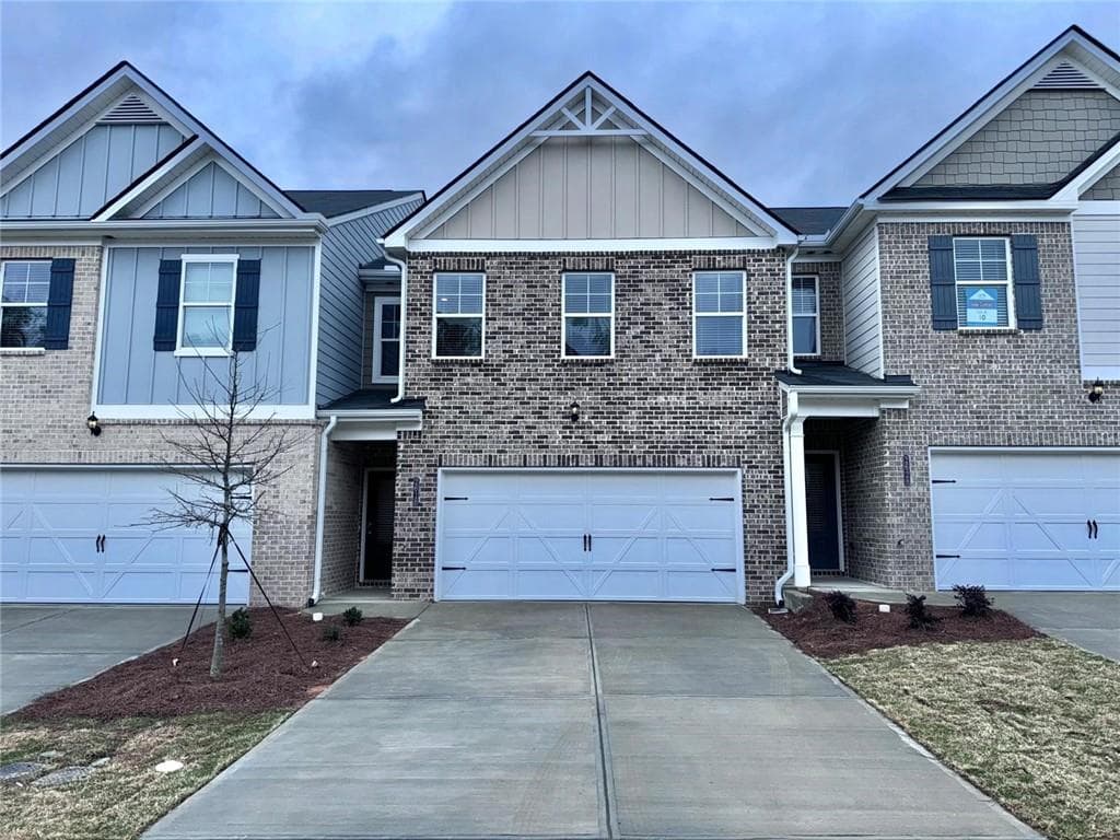 3 bedroom, 3 bathroom townhouse for rent at 2618 Swan Lake Drive, Grayson, GA 30017 for $2,800 a month