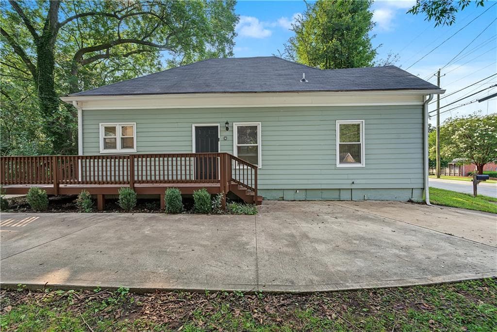3 bedroom, 2 bathroom, 1,050 sq ft single family residence sold at 1645 Connally Drive, East Point, GA 30344