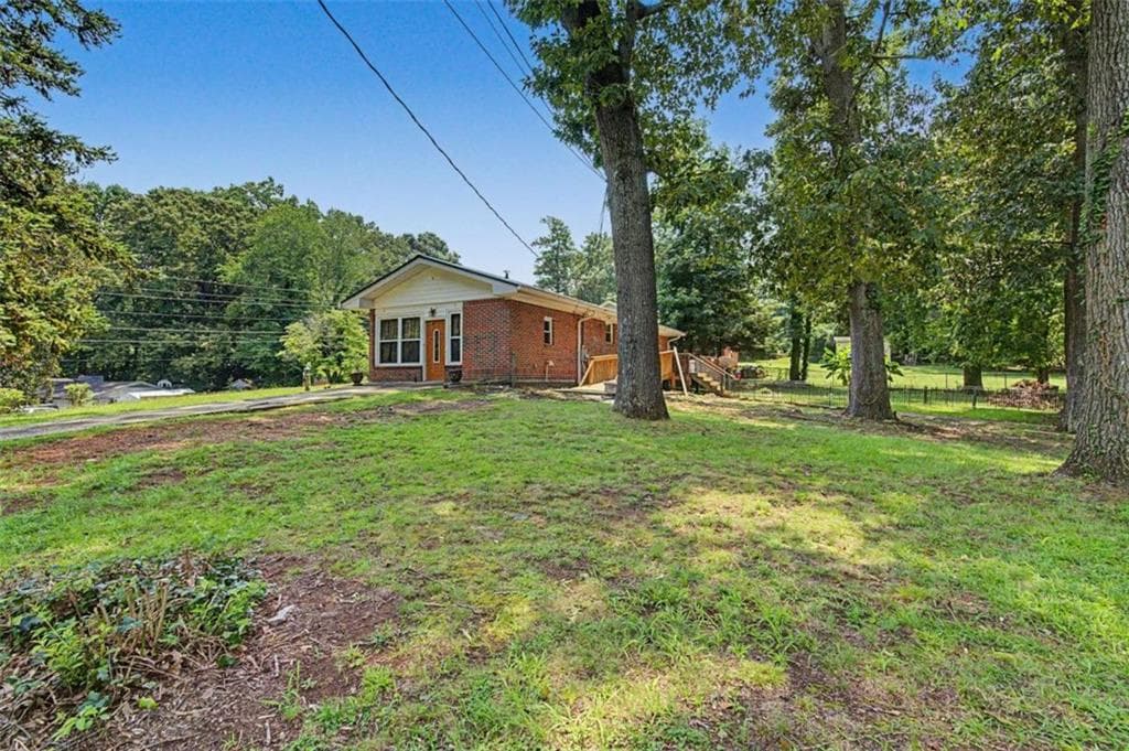 3 bedroom, 2 bathroom, 1,580 sq ft single family residence for sale at 5512 Andrew Drive, Mableton, GA 30126 — photo 3