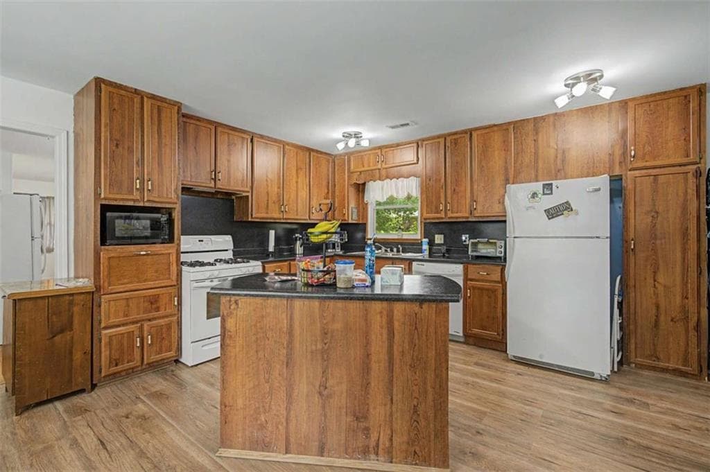3 bedroom, 2 bathroom, 1,580 sq ft single family residence for sale at 5512 Andrew Drive, Mableton, GA 30126 — photo 9