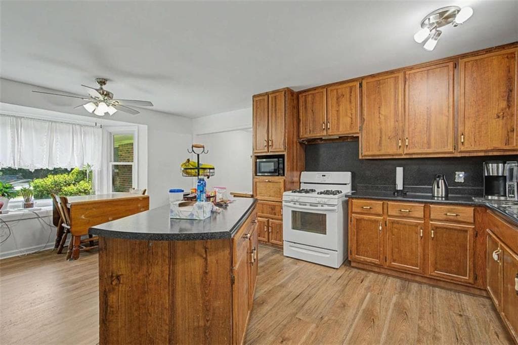 3 bedroom, 2 bathroom, 1,580 sq ft single family residence for sale at 5512 Andrew Drive, Mableton, GA 30126 — photo 10
