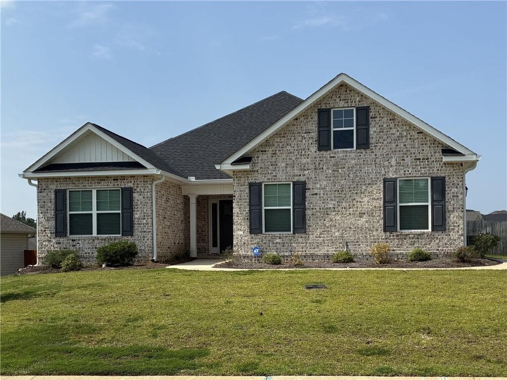 4 bedroom, 2 bathroom, 1,739 sq ft single family residence for rent at 231 Creek Ridge Drive, Warner Robins, GA 31088 for $2,195 a month — photo 1 of 19
