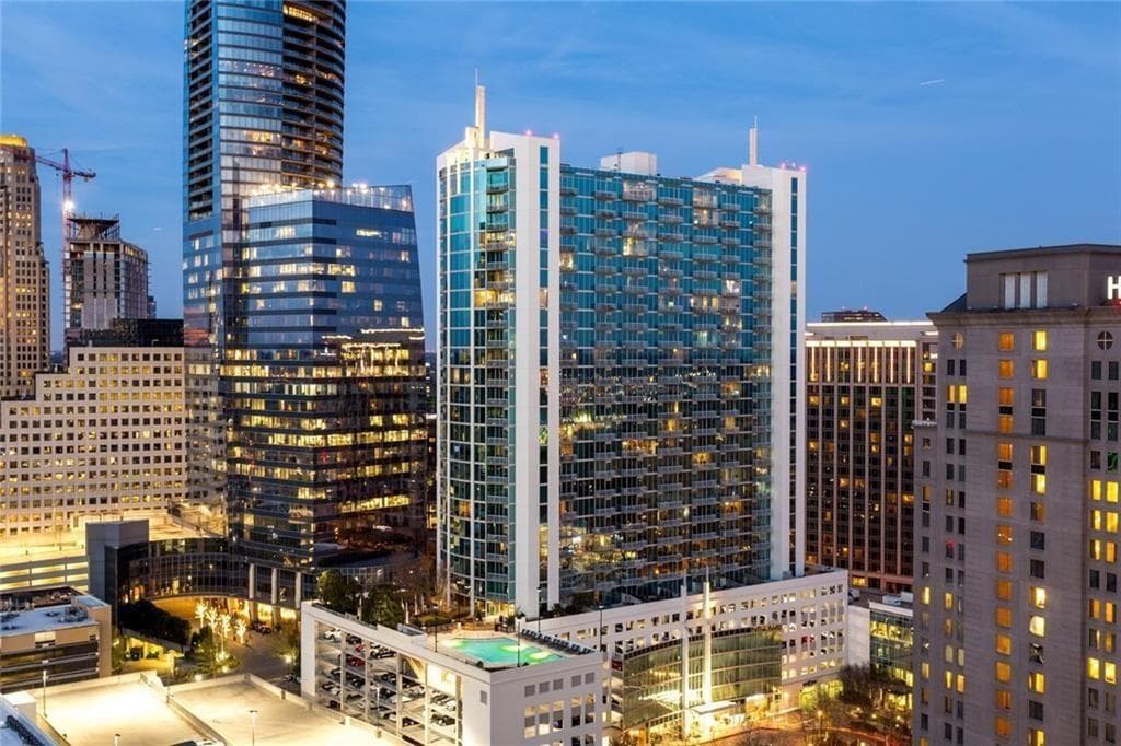 1 bedroom, 1 bathroom, 764 sq ft condominium for sale at 3324 Peachtree Road 1410, Atlanta, GA 30326 — photo 2