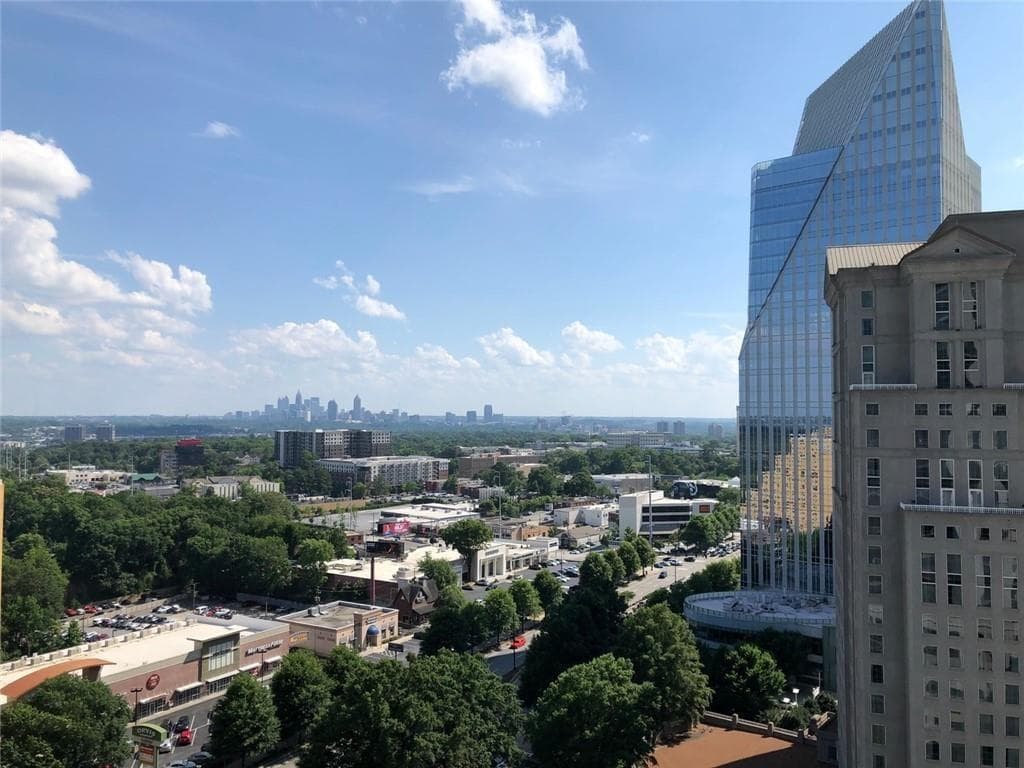 1 bedroom, 1 bathroom, 764 sq ft condominium for sale at 3324 Peachtree Road 1410, Atlanta, GA 30326 — photo 3