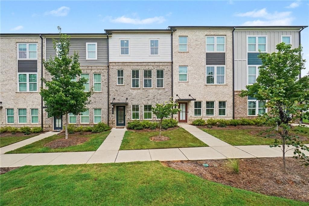 3 bedroom, 4 bathroom, 2,000 sq ft townhouse for sale at 540 Hardy Drive, Acworth, GA 30102 — photo 1 of 30