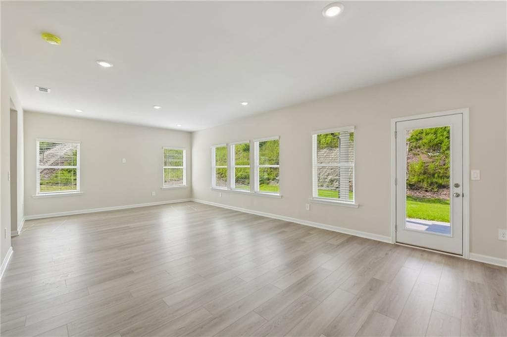 4 bedroom, 3 bathroom, 2,479 sq ft single family residence under contract at 294 Mulberry Creek Court, Pendergrass, GA 30567 — photo 8