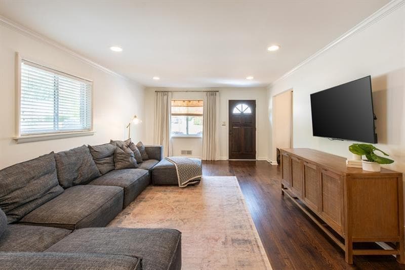 4 bedroom, 2 bathroom, 2,214 sq ft single family residence under contract at 431 Chevelle Lane, Decatur, GA 30030 — photo 3