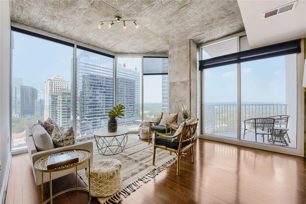2 bedroom, 2 bathroom, 1,168 sq ft condominium for sale at 860 Peachtree Street 1701, Atlanta, GA 30308 — photo 1 of 28