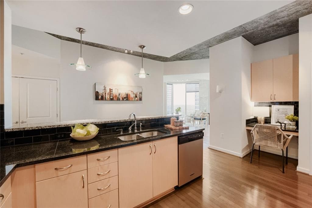 2 bedroom, 2 bathroom, 1,168 sq ft condominium for sale at 860 Peachtree Street 1701, Atlanta, GA 30308 — photo 9