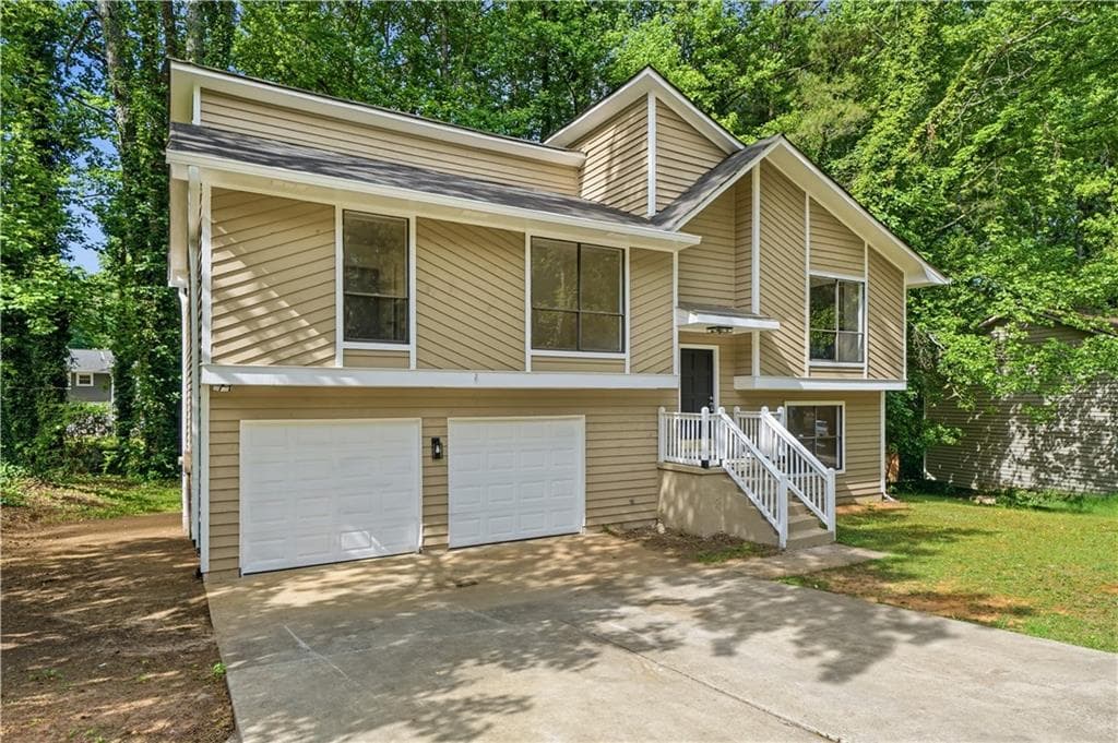 3 bedroom, 3 bathroom, 1,900 sq ft single family residence under contract at 996 Park Forest Trail, Lilburn, GA 30047 — photo 3