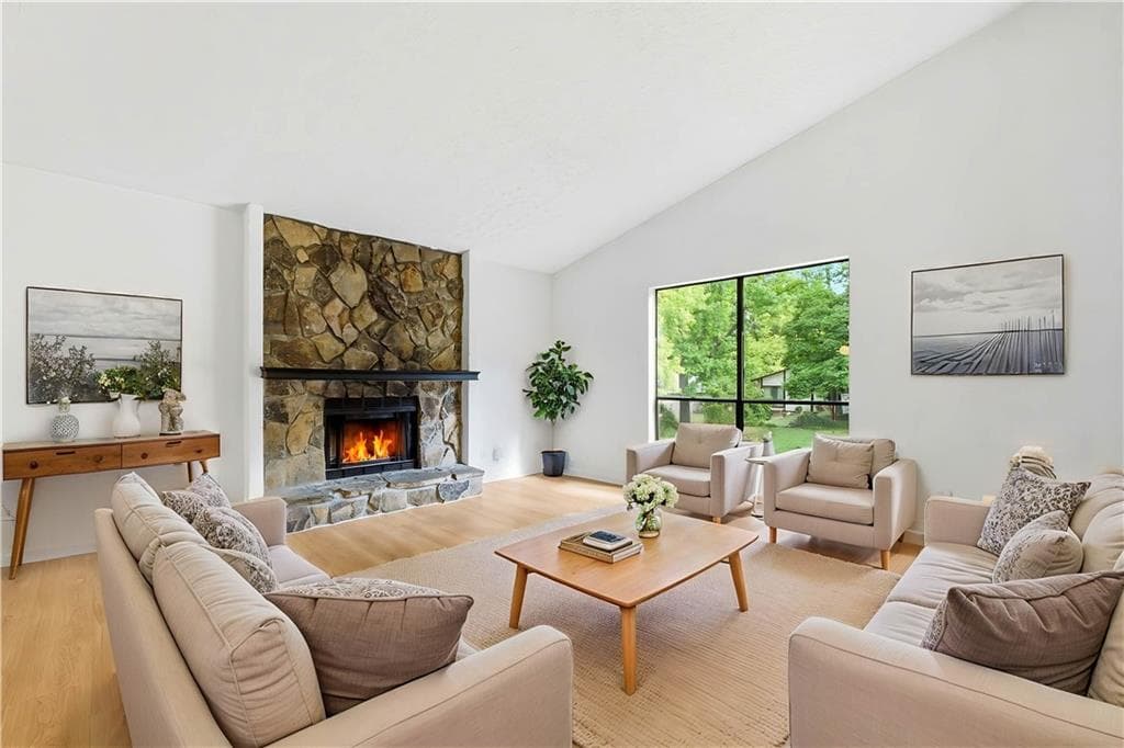 3 bedroom, 3 bathroom, 1,900 sq ft single family residence under contract at 996 Park Forest Trail, Lilburn, GA 30047 — photo 5