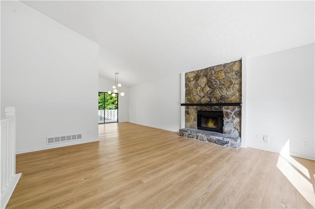 3 bedroom, 3 bathroom, 1,900 sq ft single family residence under contract at 996 Park Forest Trail, Lilburn, GA 30047 — photo 6
