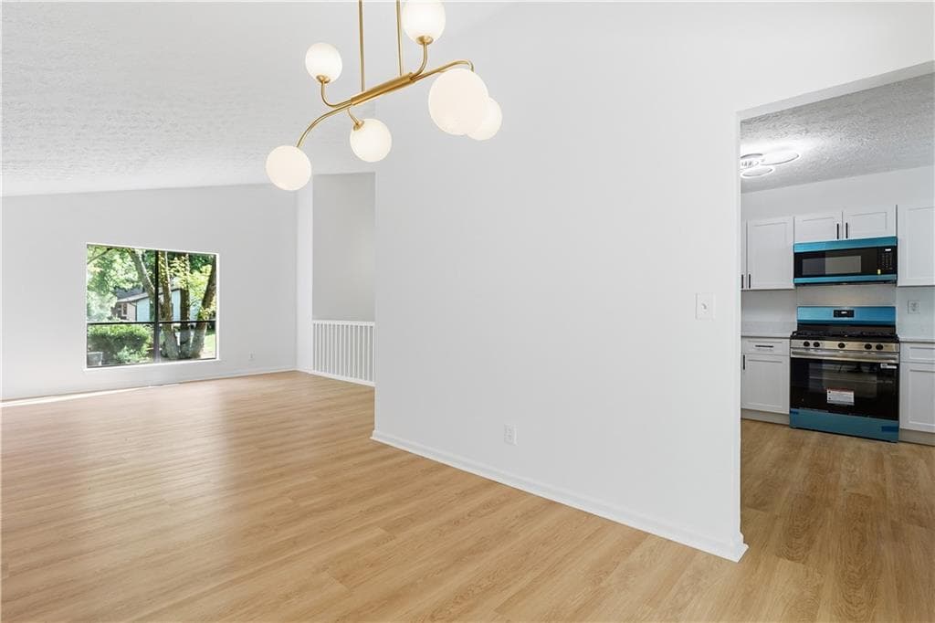 3 bedroom, 3 bathroom, 1,900 sq ft single family residence under contract at 996 Park Forest Trail, Lilburn, GA 30047 — photo 9