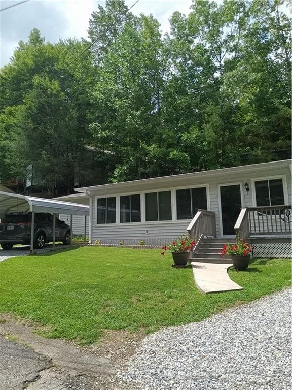 2 bedroom, 1 bathroom, 1,000 sq ft single family residence for sale at 207 Canyon Pass, Cleveland, GA 30528 — photo 1 of 26