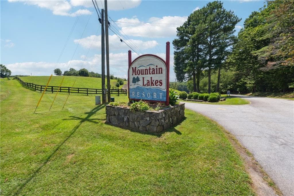 2 bedroom, 1 bathroom, 1,000 sq ft single family residence for sale at 207 Canyon Pass, Cleveland, GA 30528 — photo 3