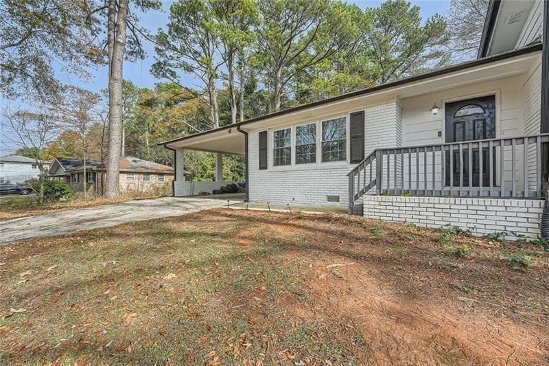 5 bedroom, 3 bathroom, 2,403 sq ft single family residence for sale at 4809 Hemlock Drive, Austell, GA 30106 — photo 2