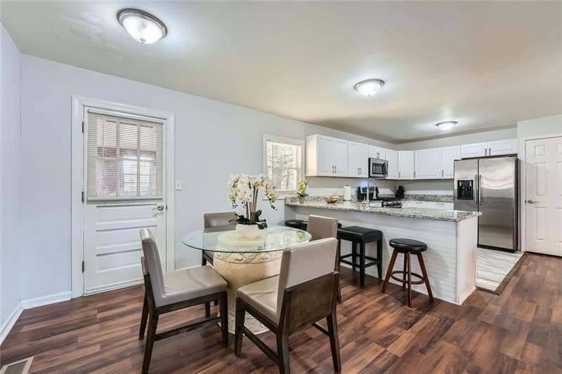 5 bedroom, 3 bathroom, 2,403 sq ft single family residence for sale at 4809 Hemlock Drive, Austell, GA 30106 — photo 6