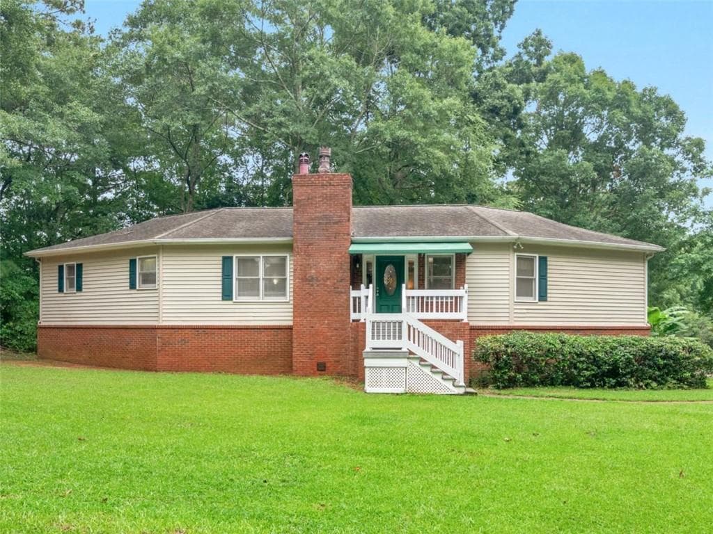 2 bedroom, 2 bathroom, 1,656 sq ft single family residence for sale at 150 Knights Circle, Covington, GA 30016