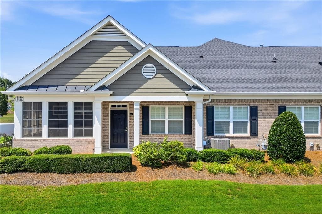 2 bedroom, 2 bathroom, 1,591 sq ft condominium under contract at 3580 Lindenridge Drive, Buford, GA 30519