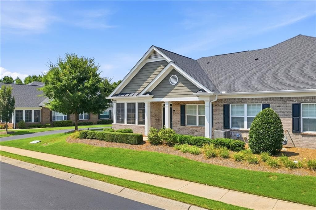 2 bedroom, 2 bathroom, 1,591 sq ft condominium under contract at 3580 Lindenridge Drive, Buford, GA 30519 — photo 8