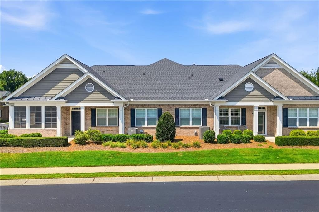 2 bedroom, 2 bathroom, 1,591 sq ft condominium under contract at 3580 Lindenridge Drive, Buford, GA 30519 — photo 9