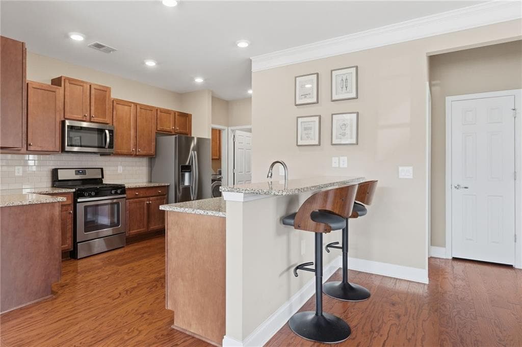 2 bedroom, 2 bathroom, 1,591 sq ft condominium under contract at 3580 Lindenridge Drive, Buford, GA 30519 — photo 5