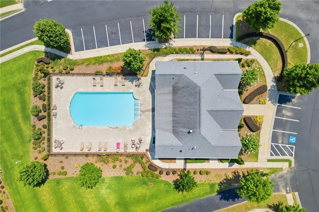 2 bedroom, 2 bathroom, 1,591 sq ft condominium under contract at 3580 Lindenridge Drive, Buford, GA 30519 — photo 3
